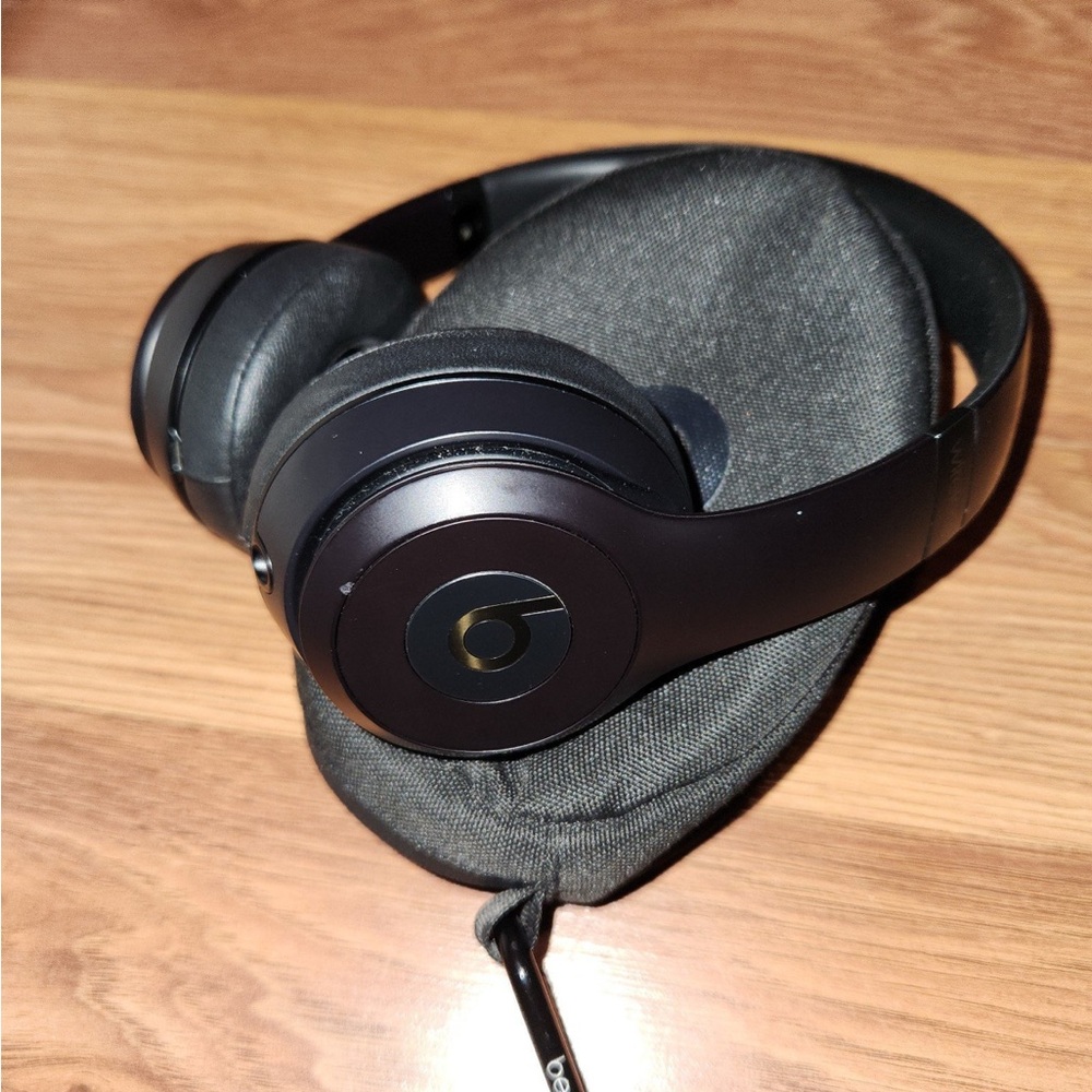 Black Wireless Headphones
